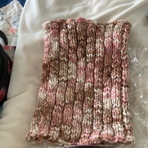 NWT knit neck warmer pinks and greys
Scandi Girl ❤️